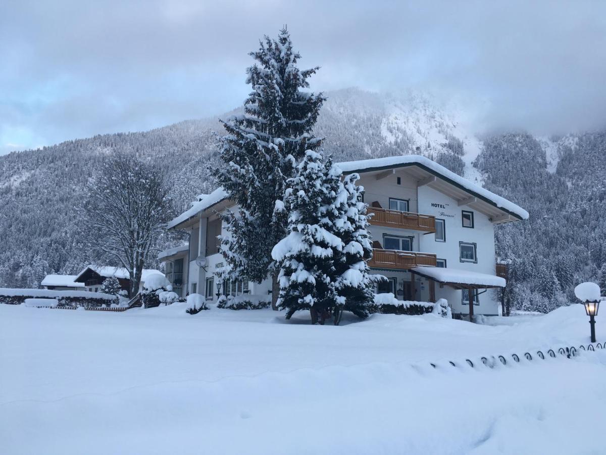 Naturparkhotel Florence Weissenbach am Lech Esterno foto
