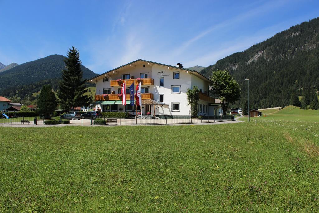 Naturparkhotel Florence Weissenbach am Lech Esterno foto