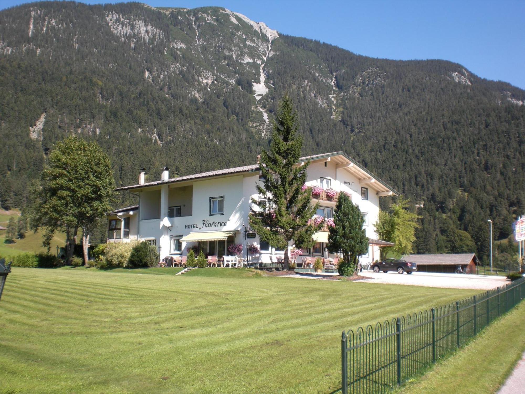 Naturparkhotel Florence Weissenbach am Lech Esterno foto